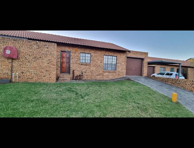 2 BEDROOM TOWNHOUSE FOR SALE IN KOOKRUS